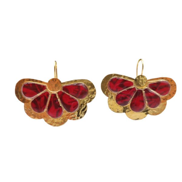 Boucles d'oreilles florales en or martelé avec pierres semi-précieuses rouges