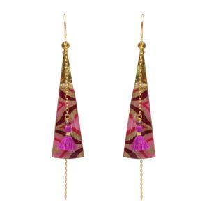 Boucles d'oreilles en forme de triangle avec motifs roses et mauves et pompons roses
