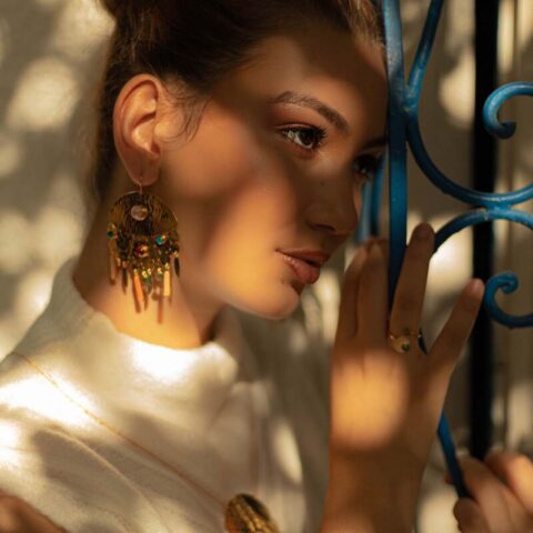 Mannequin portant les bijoux de haute fantaisie de la marque Sosol and Sea
