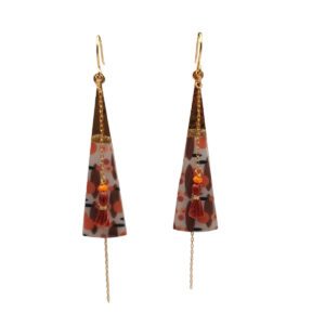 Boucles d'oreilles en forme de triangle avec motif et pompons rouges