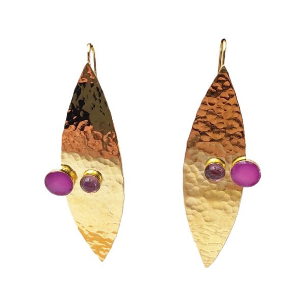 Boucles d'oreilles dorée en forme de feuille avec pierres semi-précieuses mauves