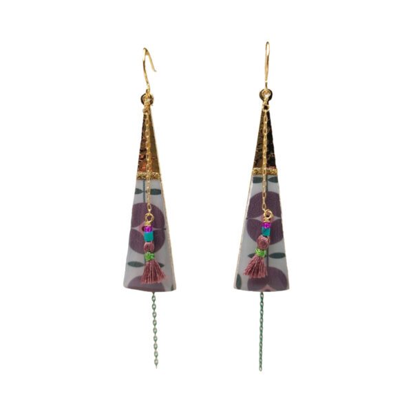 Boucles d'oreilles triangles avec du brun et du dorée et un pompon brun