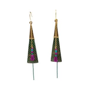 Boucles d'oreilles en forme de triangle avec motifs verts et pompons mauves