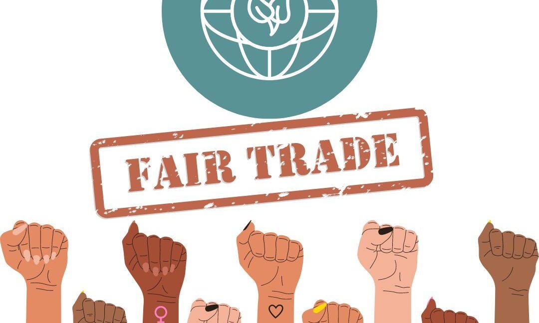 Ensemble de poings levés pour montrer son soutien à un commerce en ligne fair trade