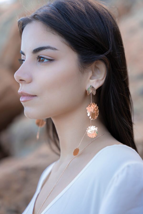 Les boucles d'oreilles longues Vincente – Image 4