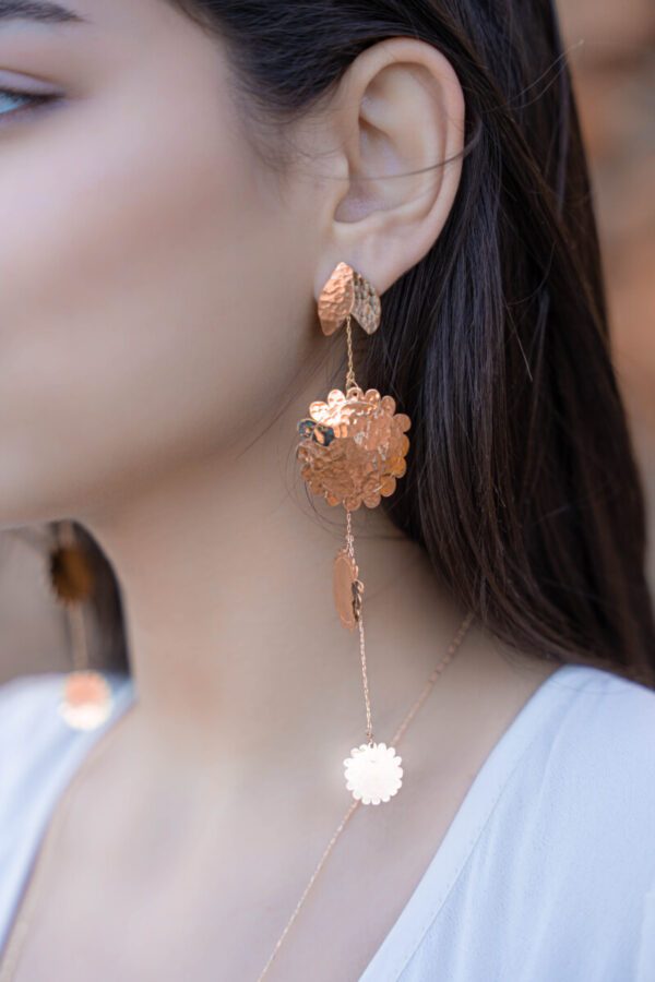 Les boucles d'oreilles longues Vincente – Image 2