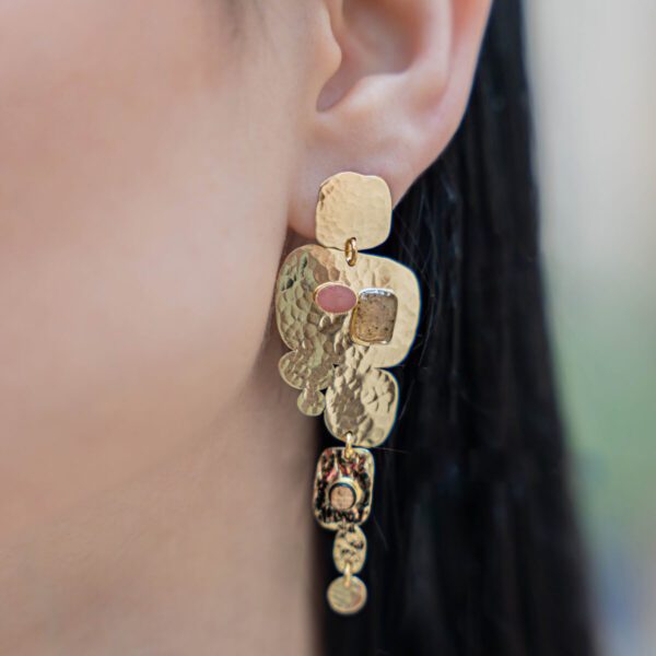 Grandes boucles d'oreilles galets noires Cala Moro – Image 2